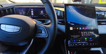 Установка голосового, навигации и приложений на Geely Atlas New в Павлово